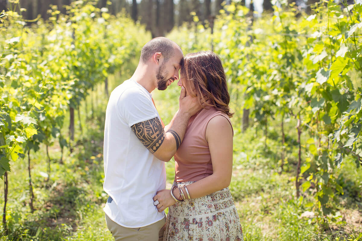 Photo of couple in a vineyard in Cinque Terre
