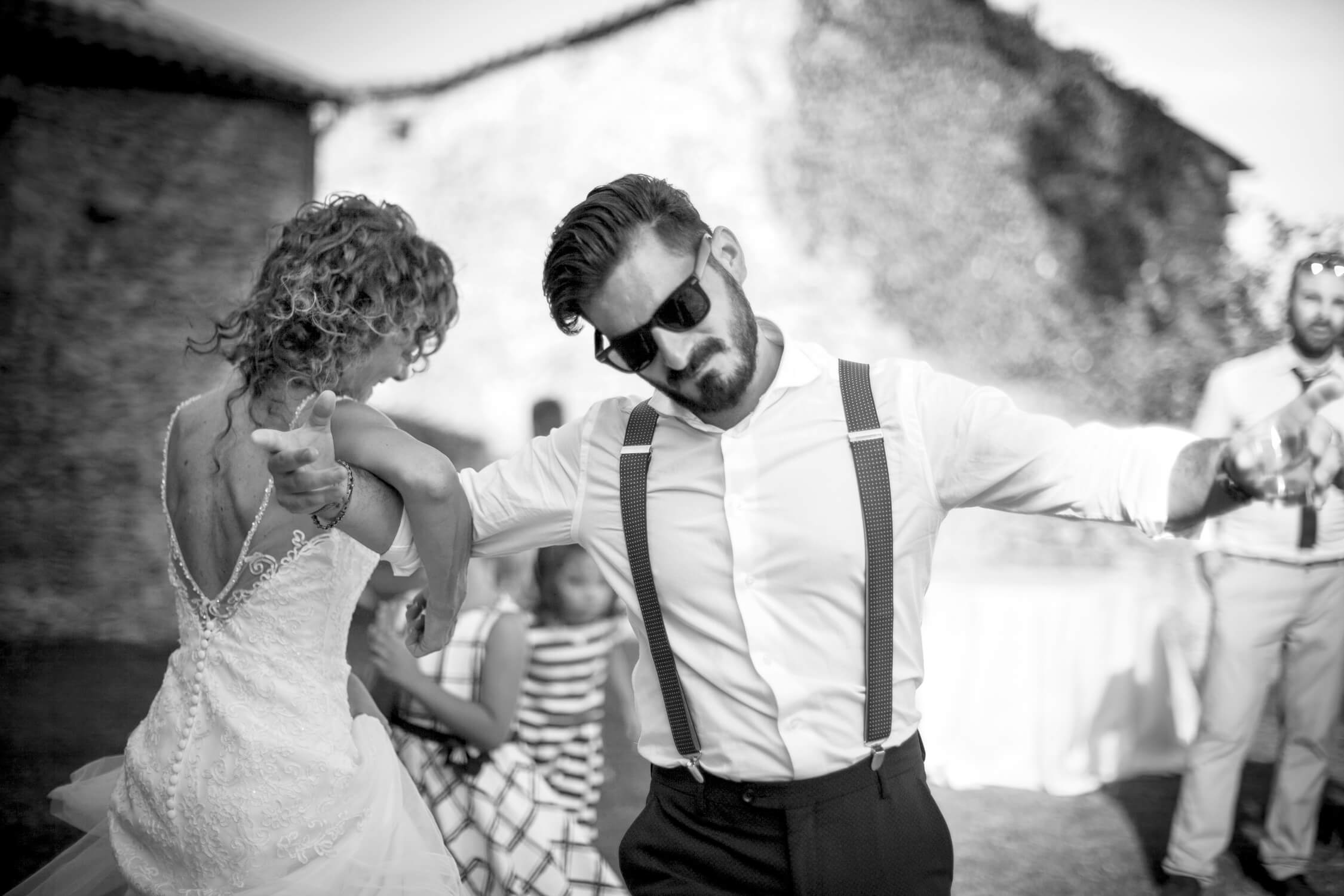 Sposi che ballano al ricevimento a La Spezia