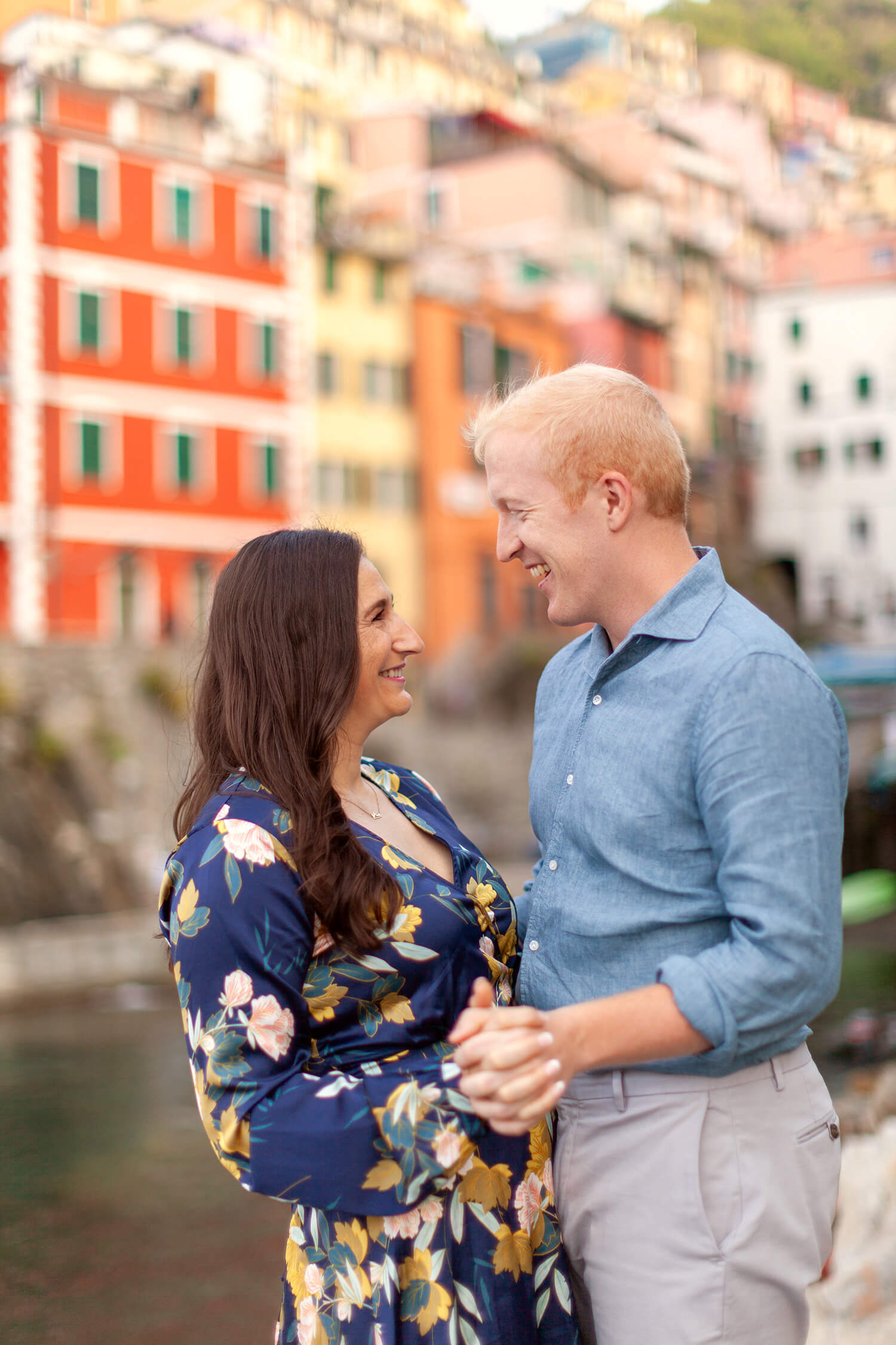 Couple in Riomaggiore, Cinque Terre