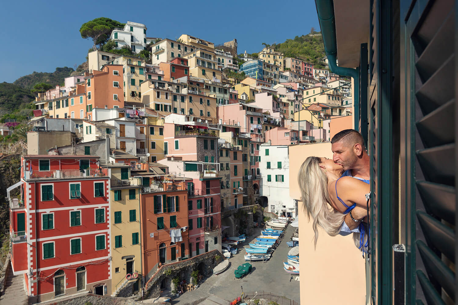 Couple in Riomaggiore during a photoshoot in Cinque Terre