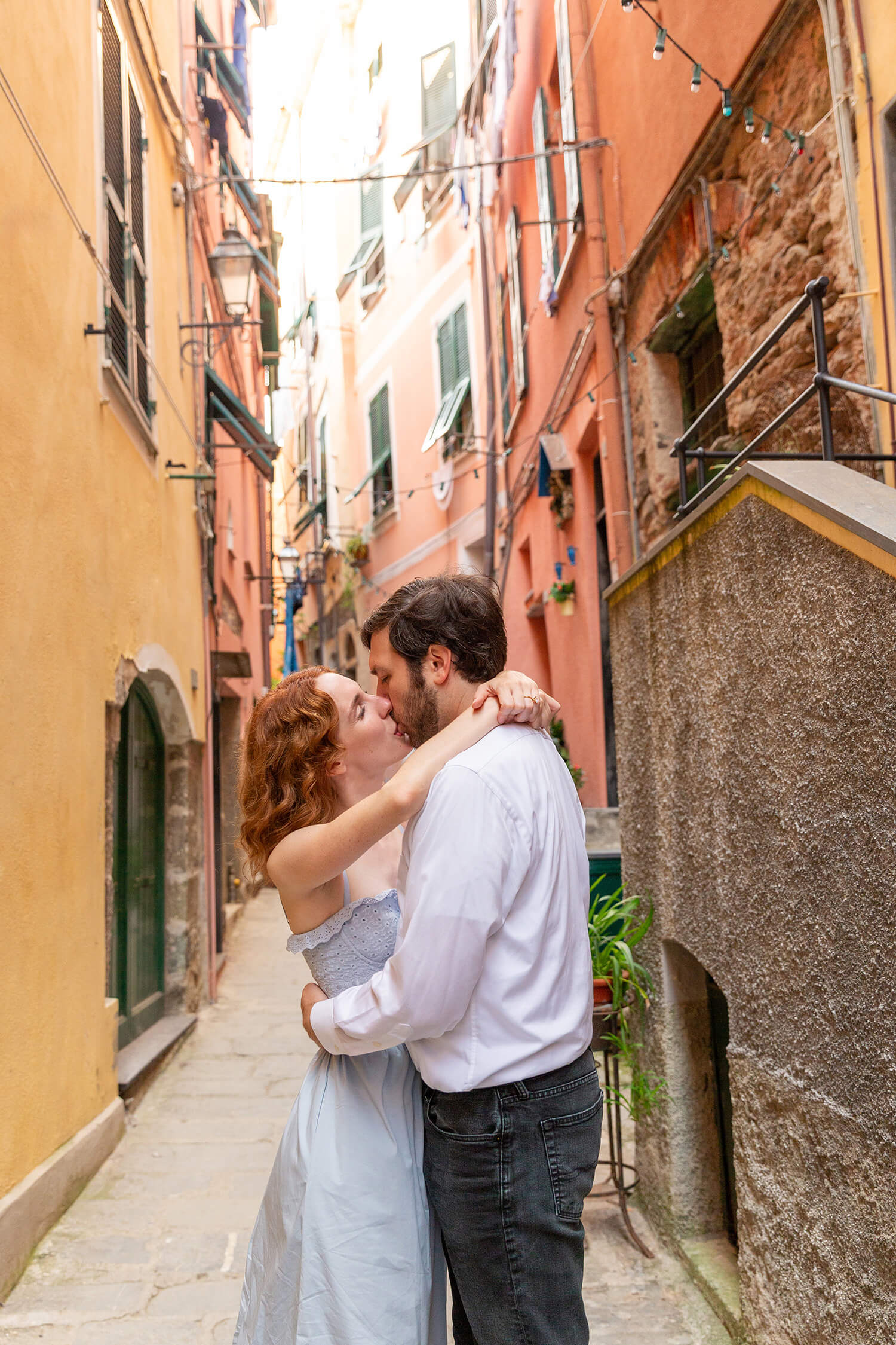 Couple kissing during their engagement photo shoot in Vernazza, Cinque Terre